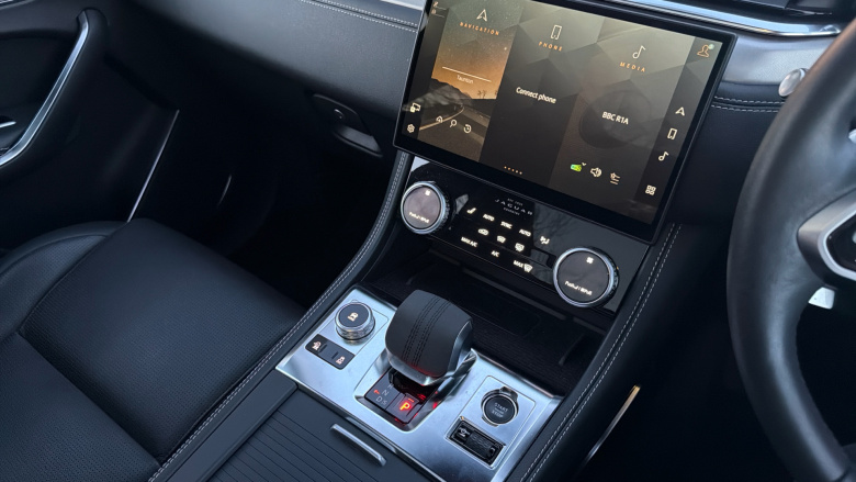 Jaguar F-Pace 2.0 D200 R-Dynamic SE Black 5dr Auto AWD Diesel Estate